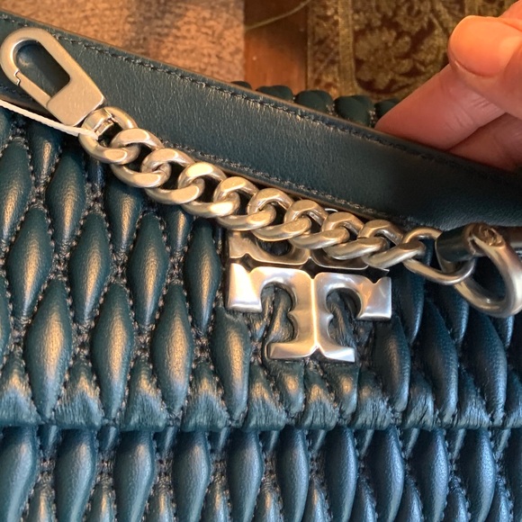 SOLD⛔️Authentic TORY BURCH Quilted Leather logo magnetic flap satchel/shoulder - Picture 7 of 16